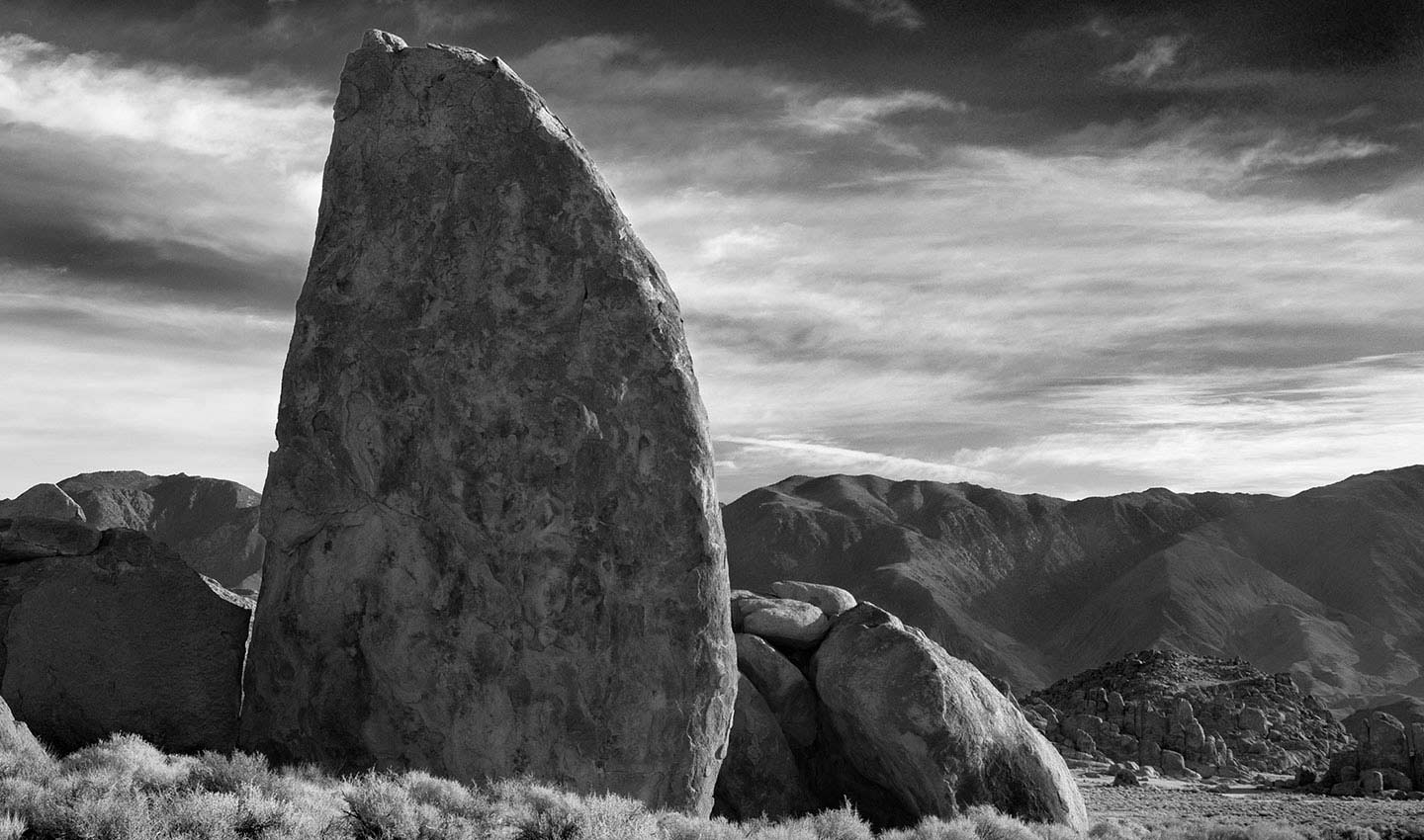 Sail-Rock-Lone-Pine-California-America-black-and-white-Photography-mono-rock-Lindsay_Robertson
